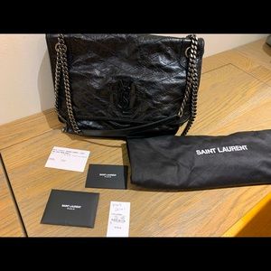 Authentic. YSL Nikki. Like new.
Authenticity card, original price tag, dust bag